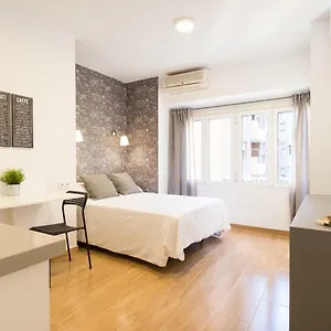 https://lucia-city-beach-malagueta-2.hotelsinnerja.org